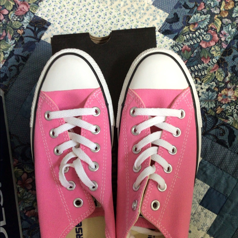 Women’s converse sneakers